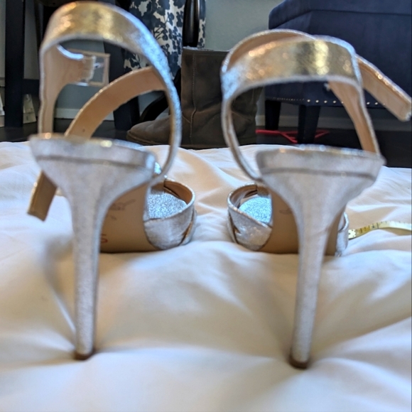 Jewel Badgley Mischka Textured Leather Metallic Silver Knotted High Heel Sandal - Picture 7 of 9